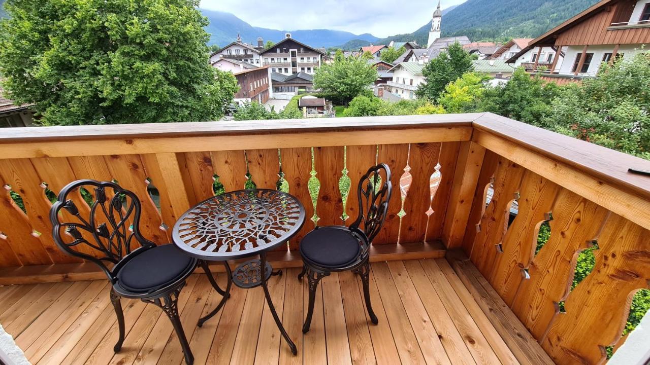 Bunter Hirsch Ferienwohnung Im Garmischer Zentrum Exterior photo