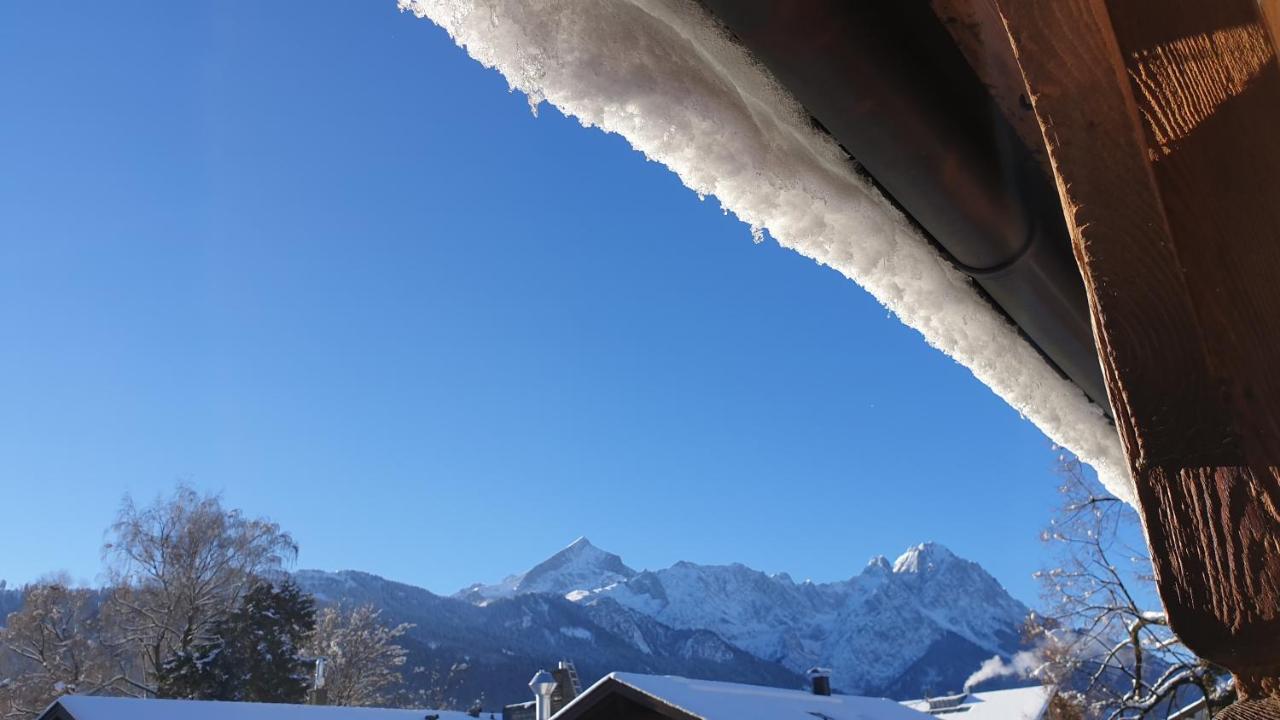 Bunter Hirsch Ferienwohnung Im Garmischer Zentrum Exterior photo