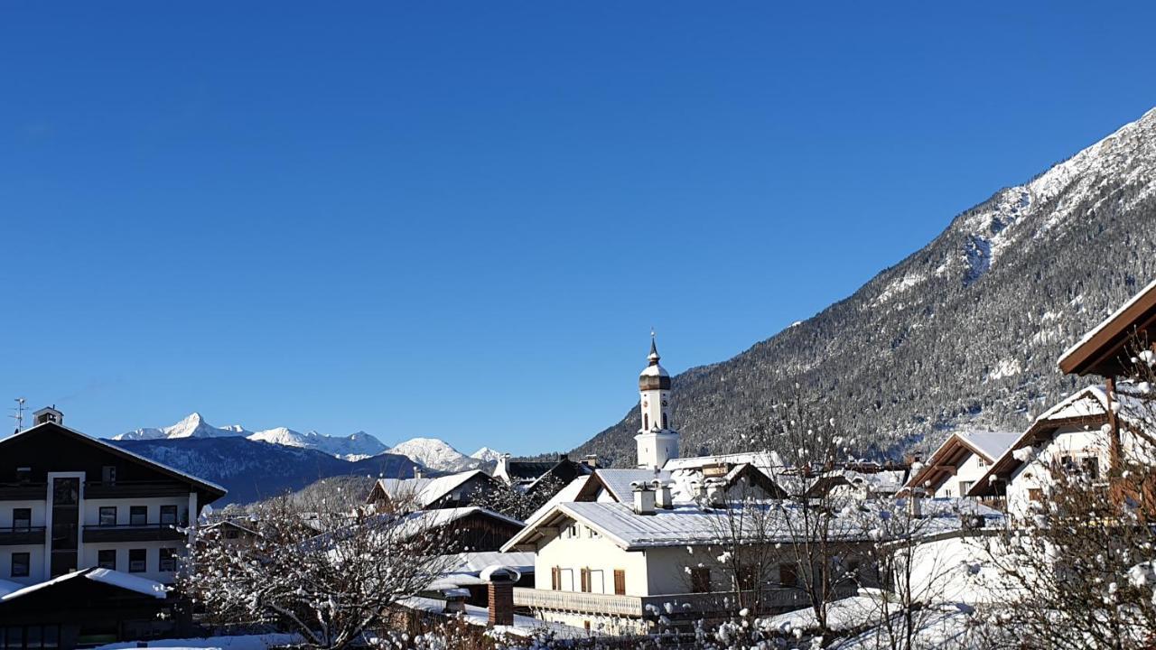 Bunter Hirsch Ferienwohnung Im Garmischer Zentrum Exterior photo